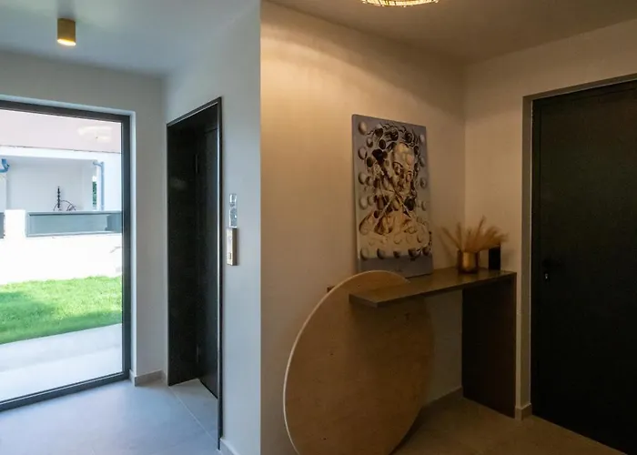 Elaura Luxury Residences 2 아파트 칼라마타