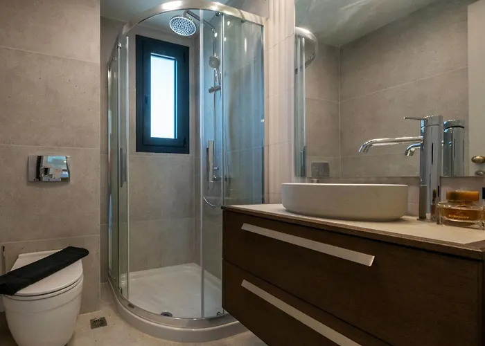 Elaura Luxury Residences 2 * 칼라마타